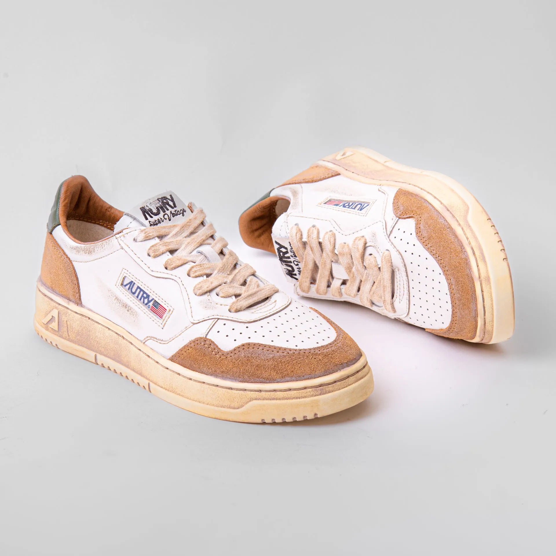 AUTRY SNEAKERS SUPERVINTAGE LOW AVLW-LS 03